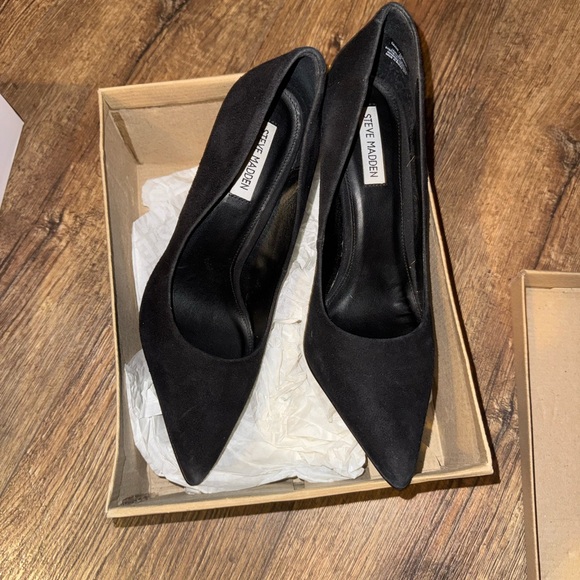 Steve Madden Shoes - Steve Madden Suede Pumps